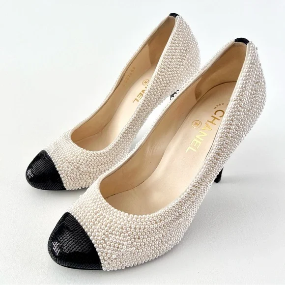 CHANEL || CC Logo Pearl Embellished Black Cap Toe Sequin High Heel Pumps EU 40 - Picture 2 of 15